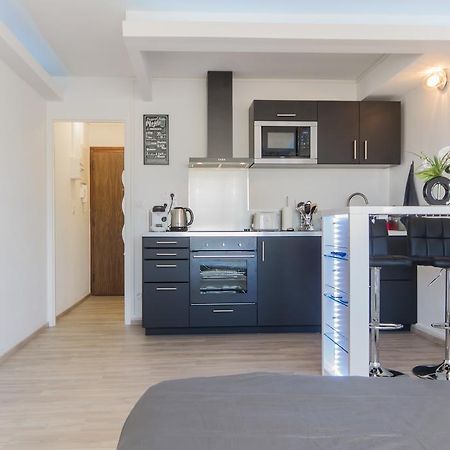 Sweethome Dijon - Black & White Bagian luar foto