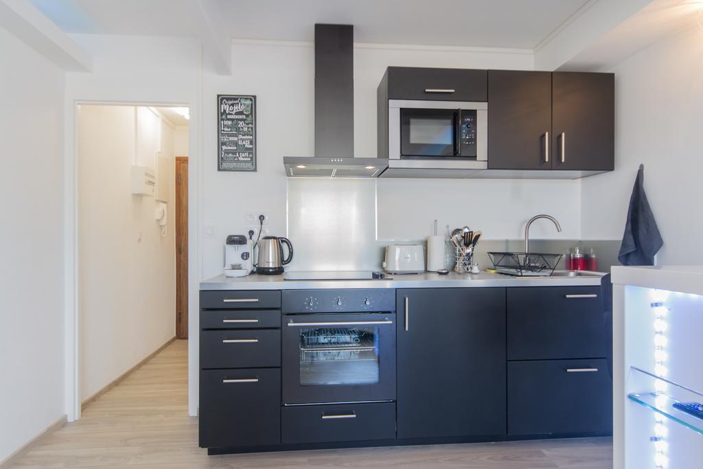 Sweethome Dijon - Black & White Bagian luar foto