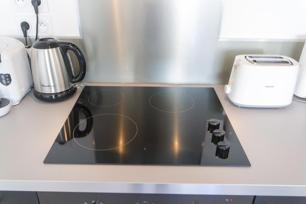 Sweethome Dijon - Black & White Bagian luar foto