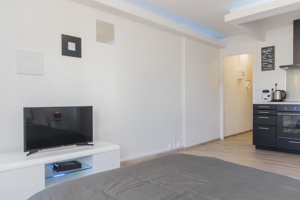 Sweethome Dijon - Black & White Bagian luar foto