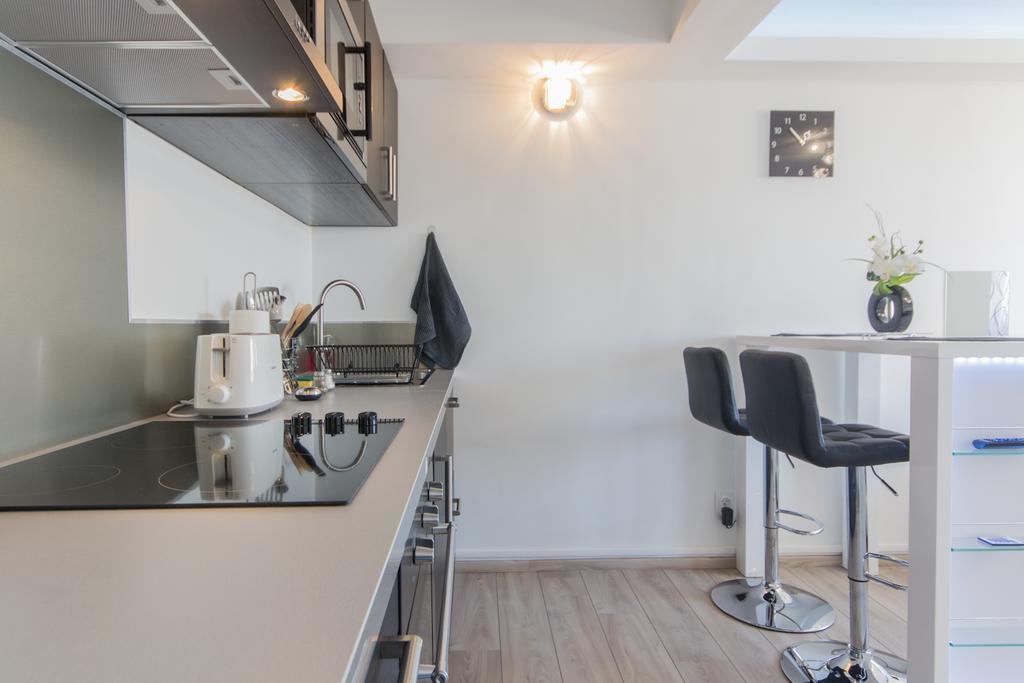 Sweethome Dijon - Black & White Bagian luar foto